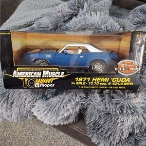 1:18 Scale RC Ertl American Muscle #33009 Die-Cast 1971 Hemi 'Cuda - Blue/White